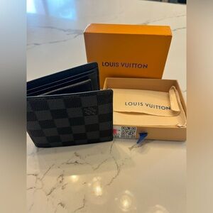 Brand new in box men’s black bifold wallet with snap pocket